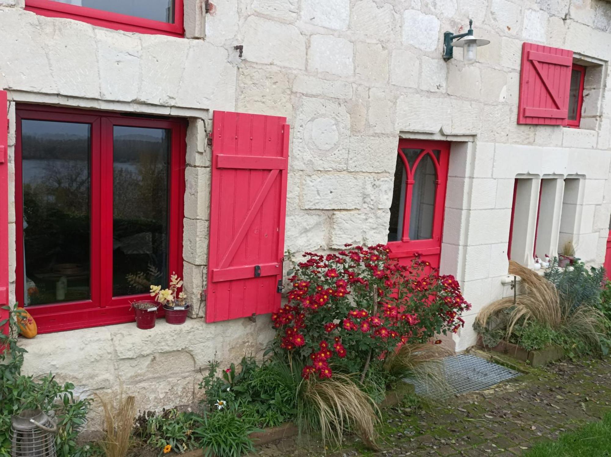 Gite Des Perreyeurs - Maison Troglodyte Avec Vue Sur Loire Montsoreau Phòng bức ảnh